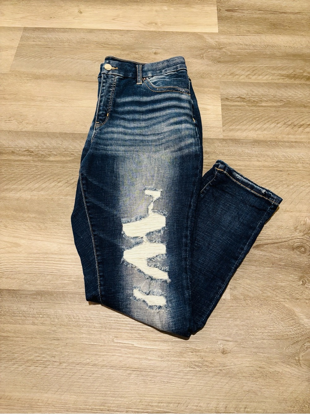 BKE Curvy Gabby high rise stretchy Distressed Skinny Jeans size 32
